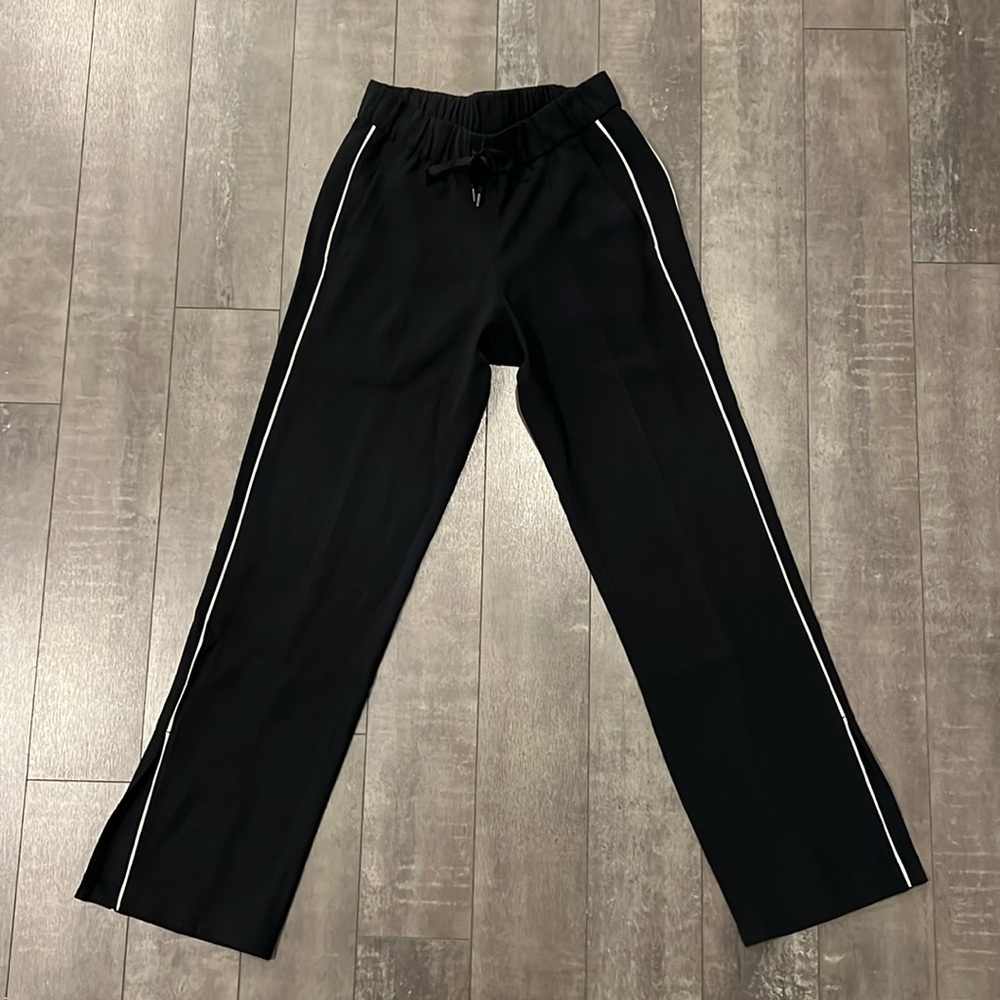 Lululemon Ladies Pull On Pants with Drawstring Waist, size 4